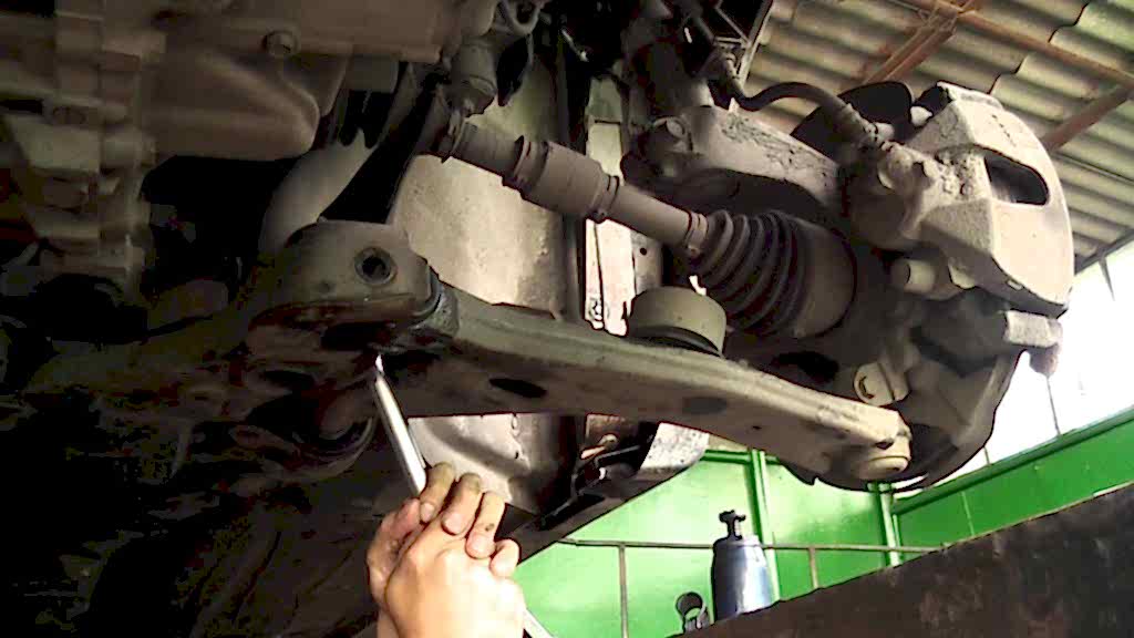 замена рычага передней подвески замена рычага передней подвески